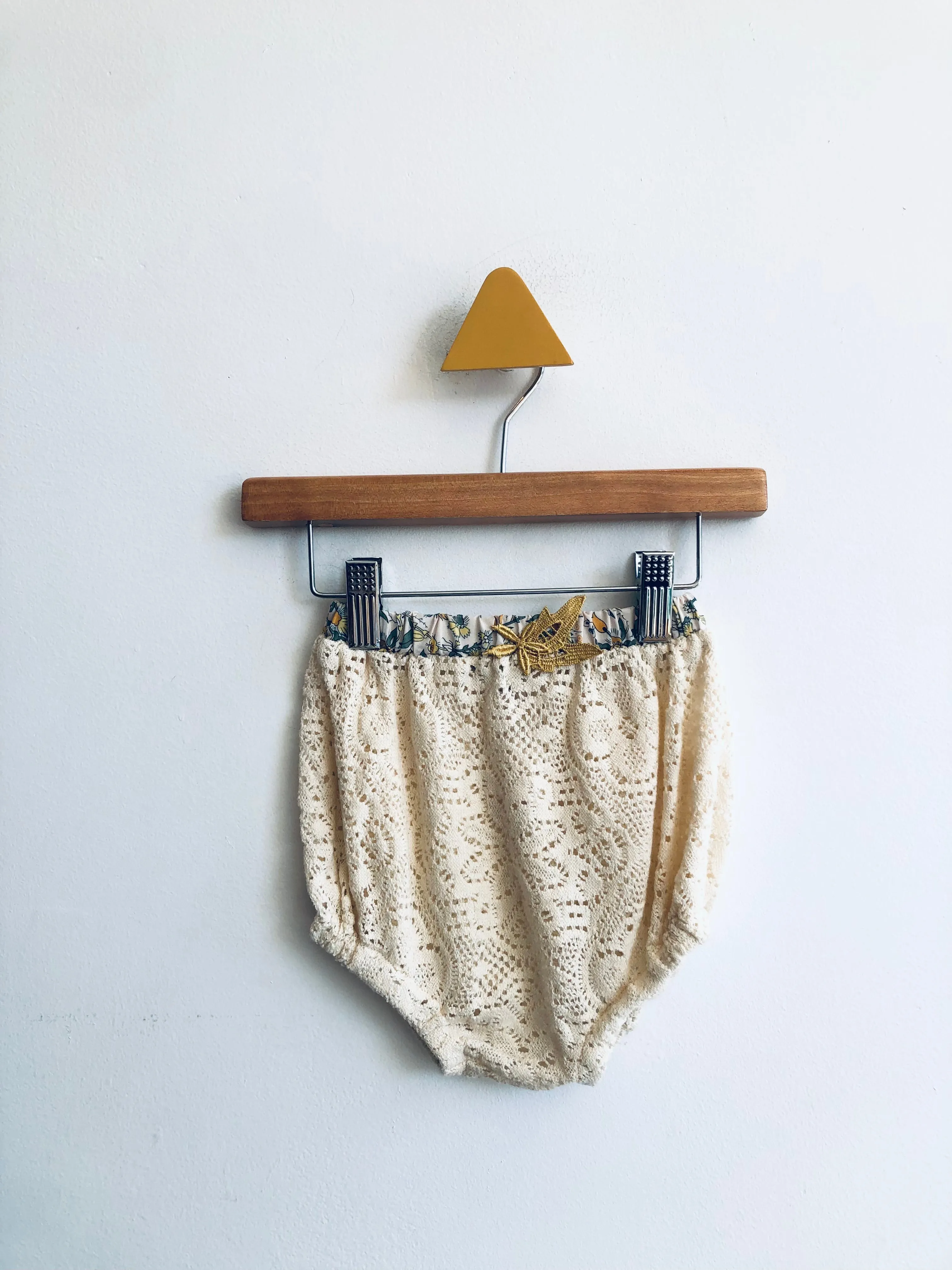 Crochet Bloomers // 12M