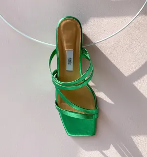 Leather strappy sandal with cushioned sole [Metallic Emerald]