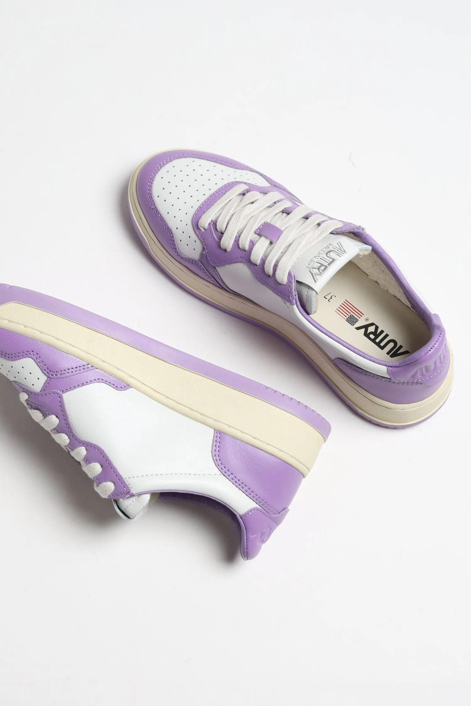 Sneaker Medalist in English Lavender